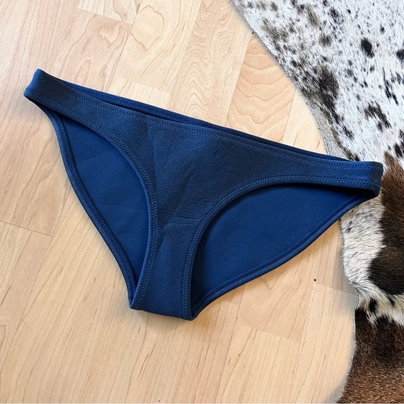 TRIANGL Two Piece Floral Tropical Navy Bikini Size Small - Picture 7 of 12